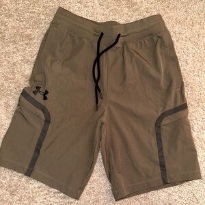 Used - Under Armour- Mens Size Medium